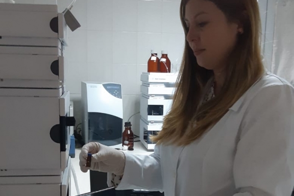 introducerea-probelor-pentru-analiza-acidului-ascorbic-in-autosamplerul-hplc-ului20D714CA-F272-52F2-C7C8-27480344299B.jpg